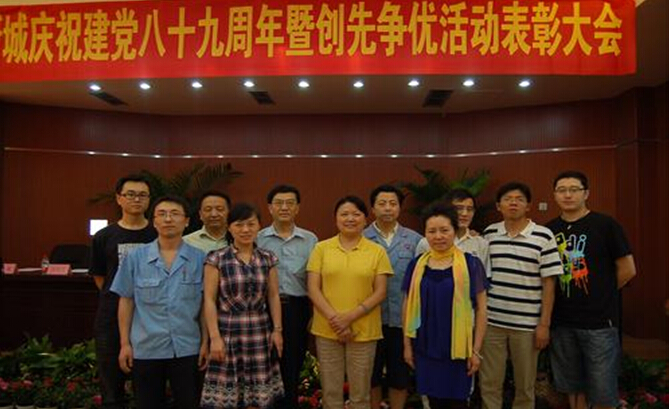 ky体育(中国)集团党员与积极分子合影