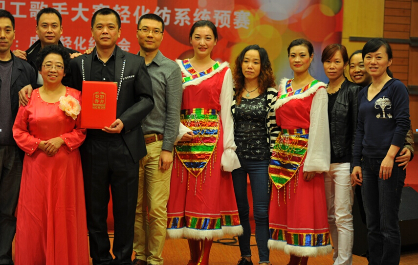 ky体育(中国)集团职工比赛后合影