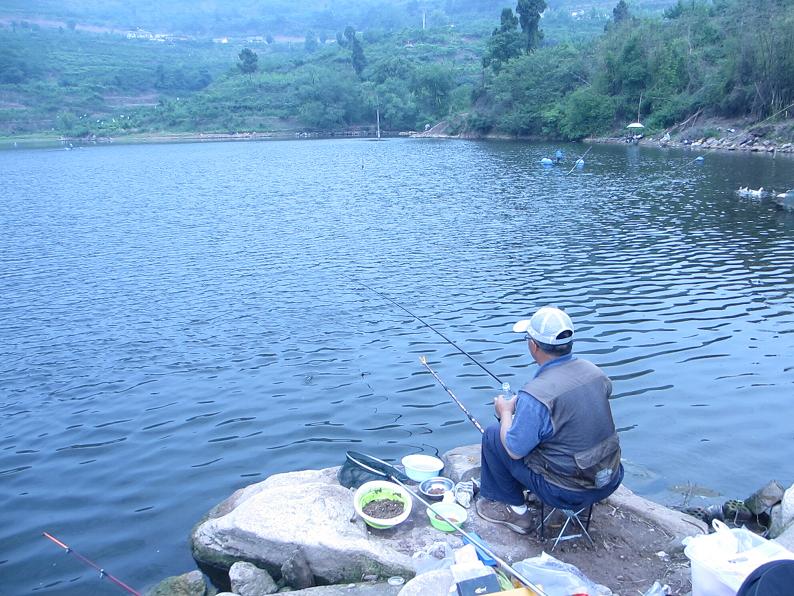 ky体育(中国)集团组织钓鱼竞赛活动