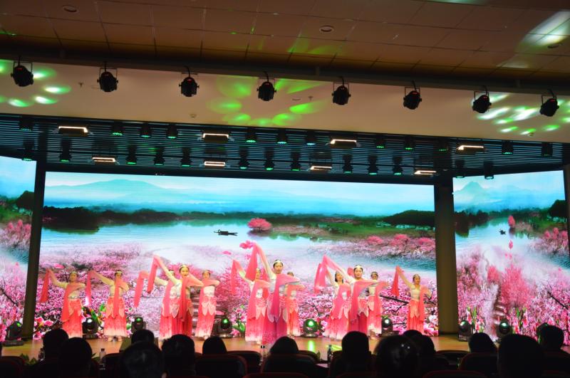 成都ky体育(中国)集团员工为颁奖典礼献舞