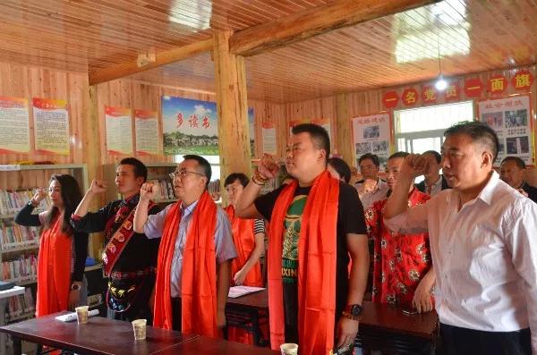 成都ky体育(中国)集团5.12十周年纪念赴北川陈家坝乡平沟村