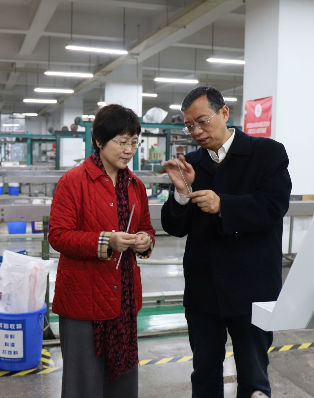 中国轻工业联合会副会长何烨一行莅临成都ky体育(中国)集团参观指导