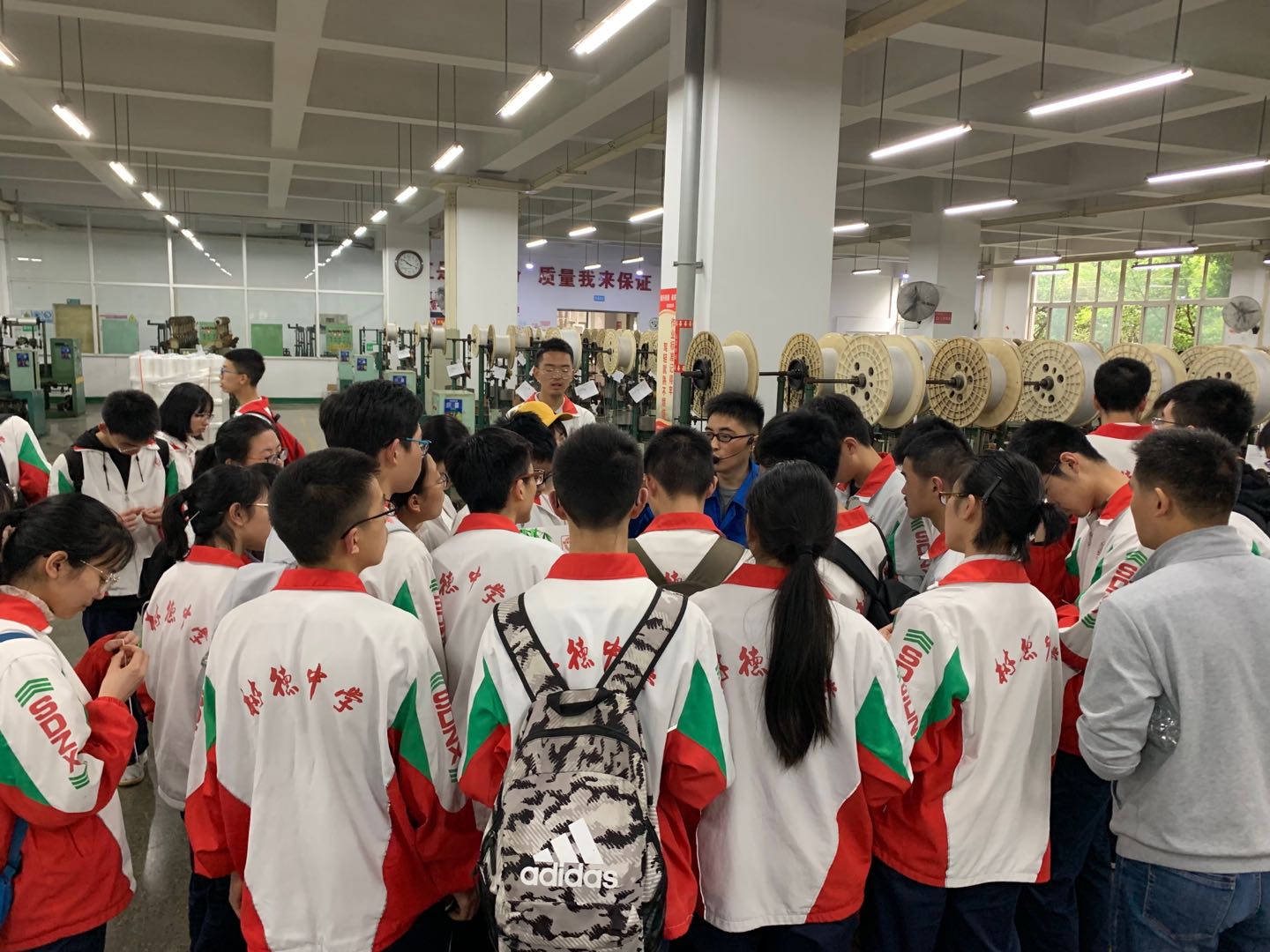 成都树德中学（外国语校区）高二二班参加ky体育(中国)生活电器科普基地“创新科普一日游”活动