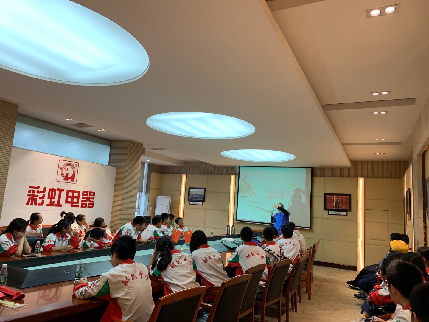 成都树德中学（外国语校区）高二二班参加ky体育(中国)生活电器科普基地“创新科普一日游”活动