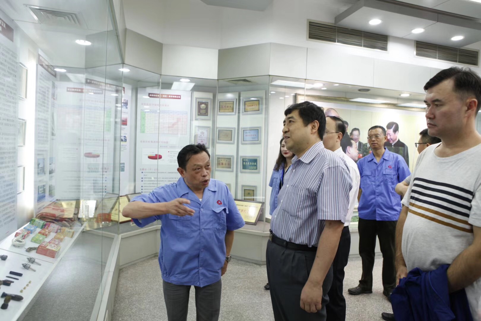 商务部电子商务司副司长蔡裕东一行莅临ky体育(中国)指导工作