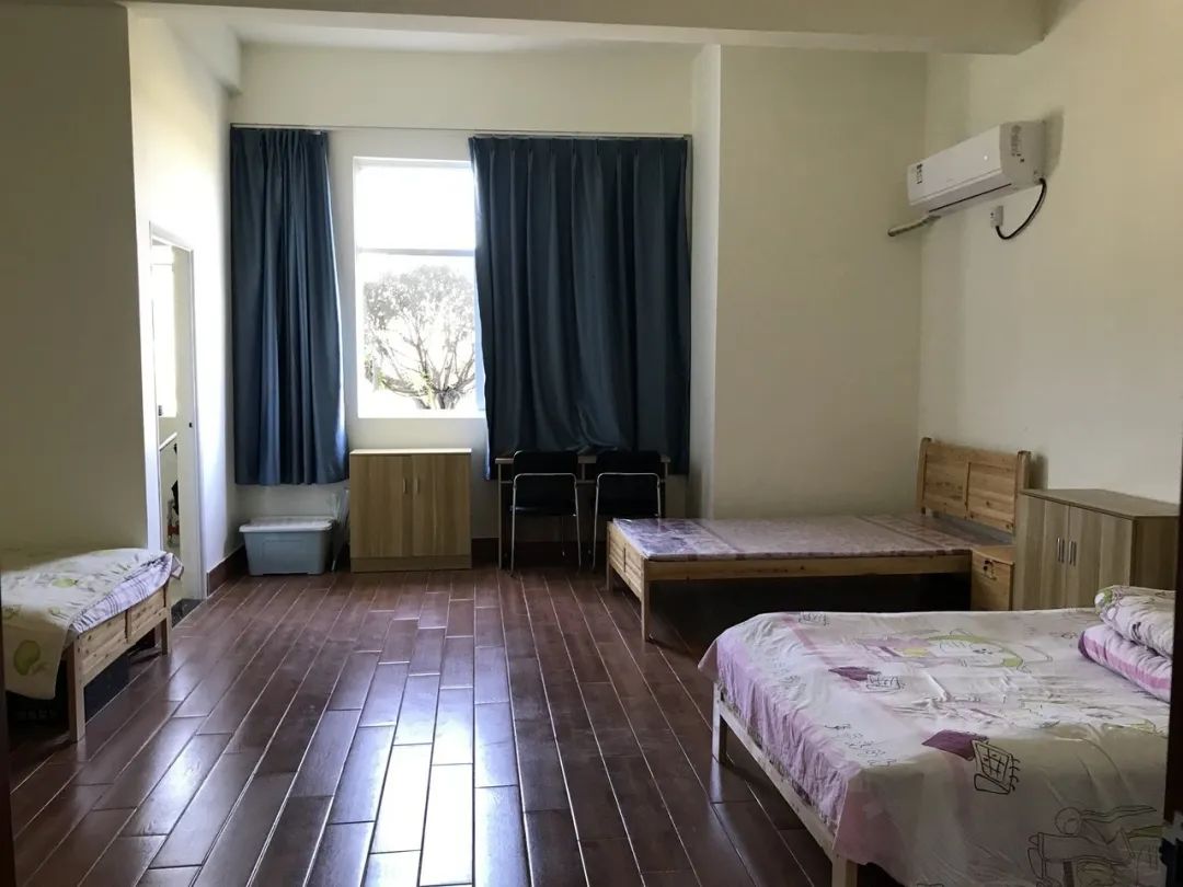 ky体育(中国)集团新材料公司开展助残日活动暨员工新宿舍启用仪式