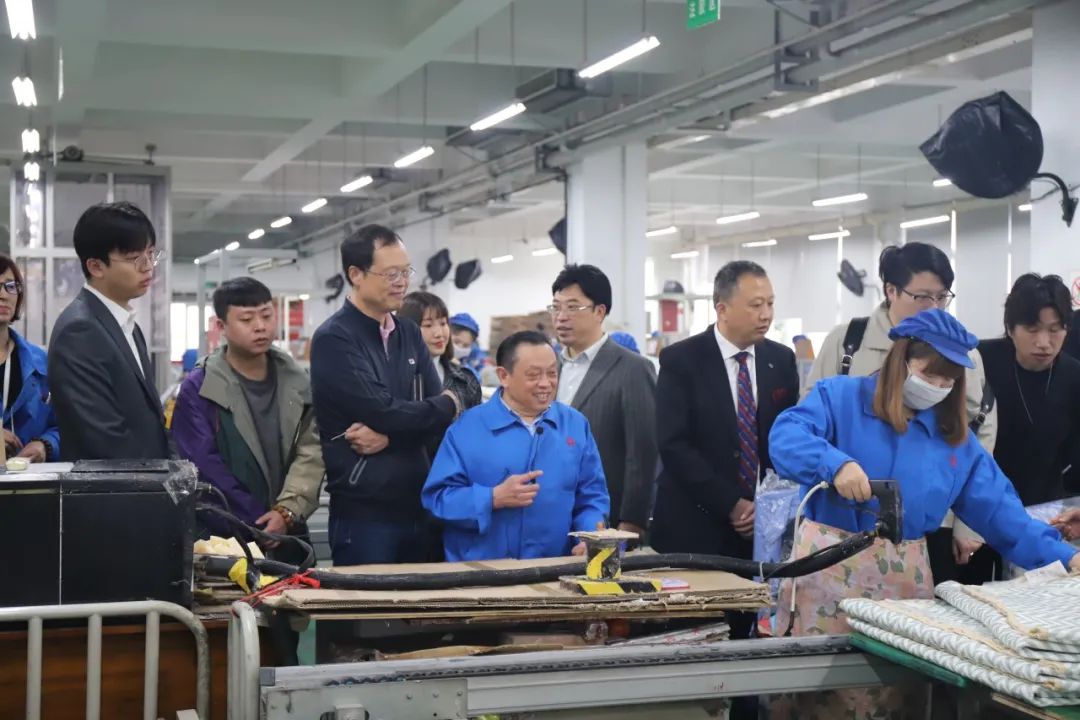 四川行动教育校长EMBA41期校友走进成都ky体育(中国)集团游学交流